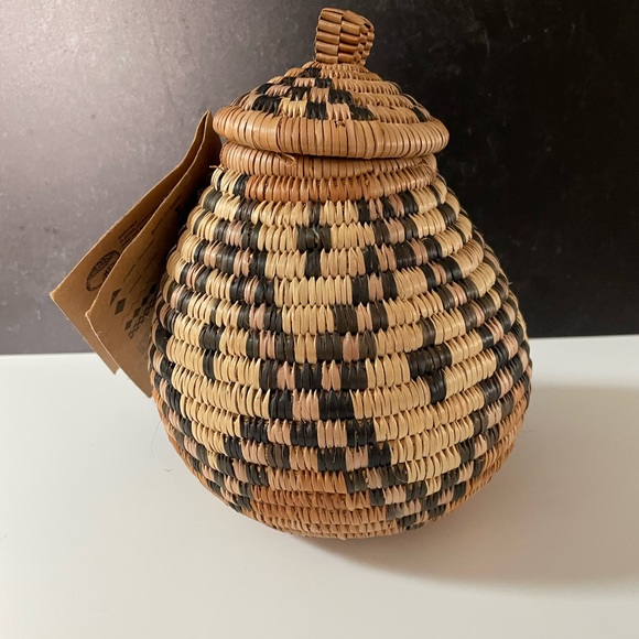 Handmade Zulu Basket w/maker tags attached - Picture 8 of 9